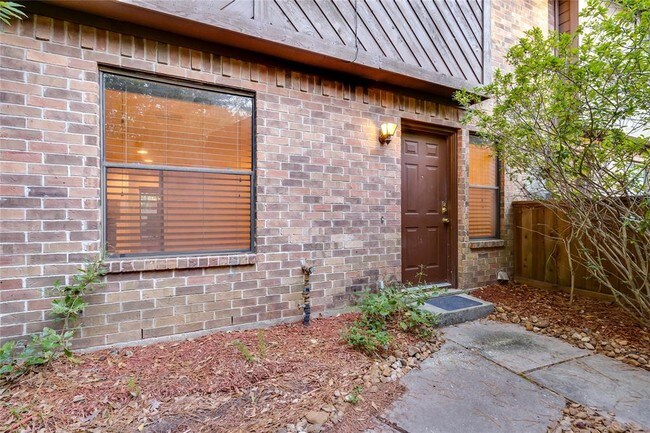 Building Photo - 22 E Willowood Ct