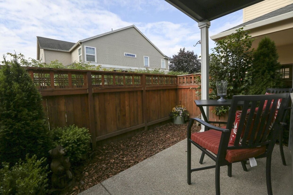 Building Photo - Bright & Beautiful Updated 3 bed, 2.5 Home in Hillsboro Orenco Gardens! Plus Den on main level