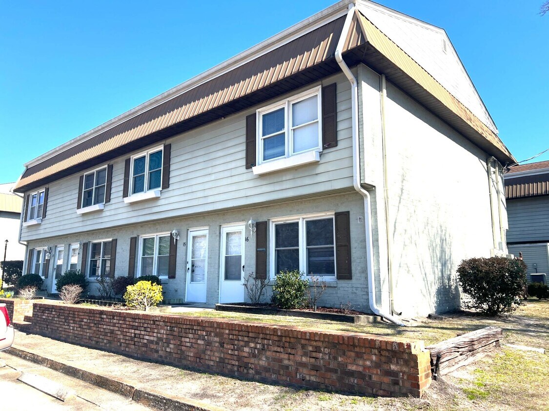Foto del edificio - Two Bedroom, 1.5 Bath Town Home Located near 48th Av North in Myrtle Beach!