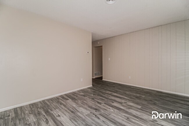 Building Photo - 4983 Tangerine Ave