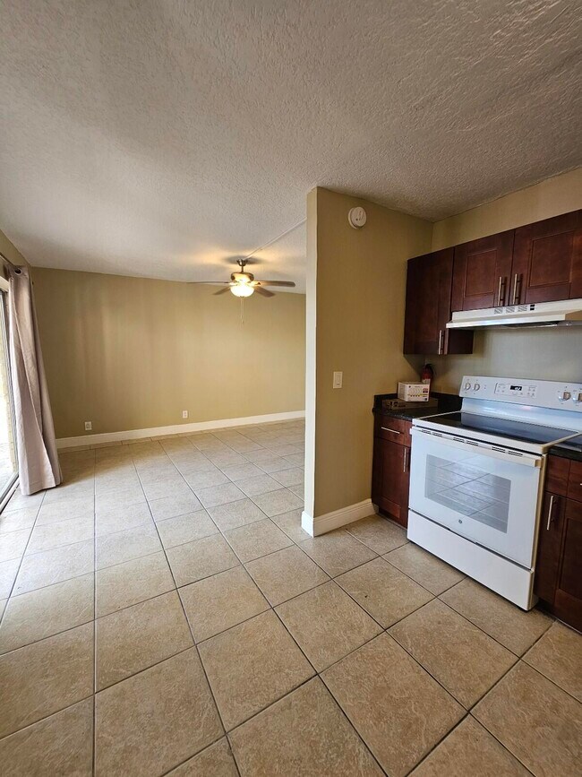 Foto del edificio - 1200 Blue Heron Blvd