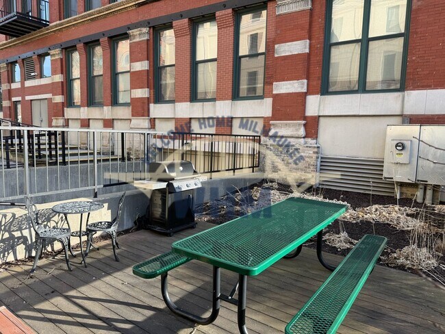 Foto del edificio - 141 N Water St