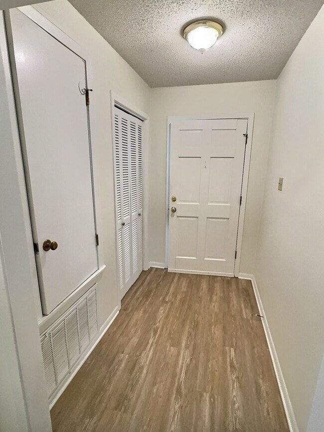Building Photo - Charming 3-Bedroom Home in Fort Bayou Esta...