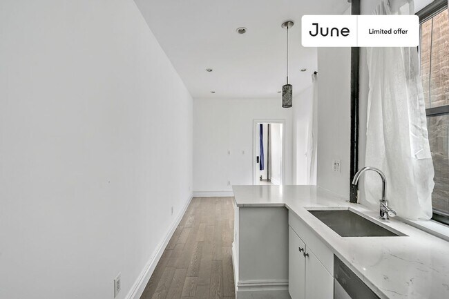 Building Photo - 826 9th Ave