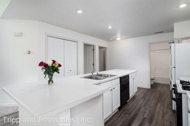 Foto del edificio - 500-530 E Inman Pkwy