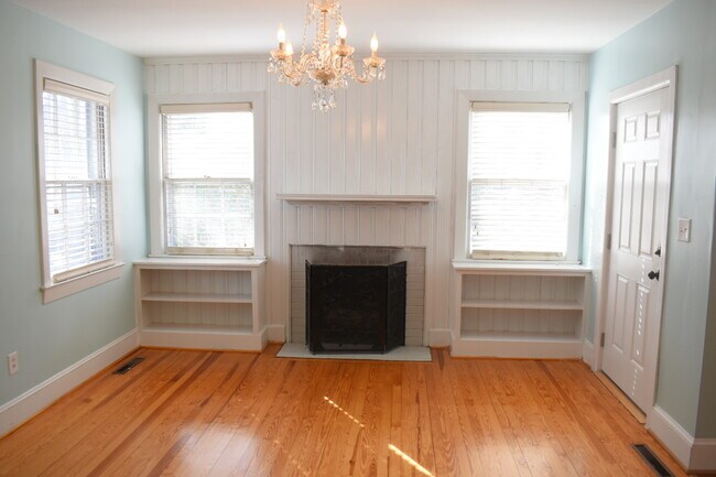 Foto del edificio - 3447 Masonboro Loop Rd