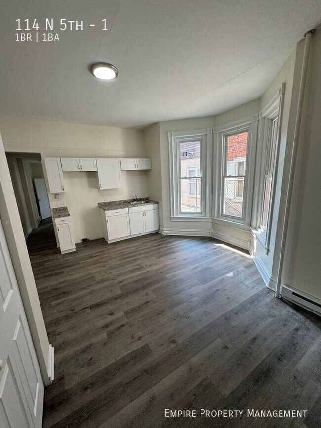 Building Photo - Available Now- 1 bedroom, 1 bathroom in Al...