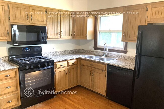 Foto del edificio - 22847 Redwood Dr