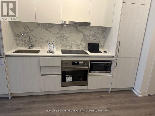 Building Photo - 225 Commerce St