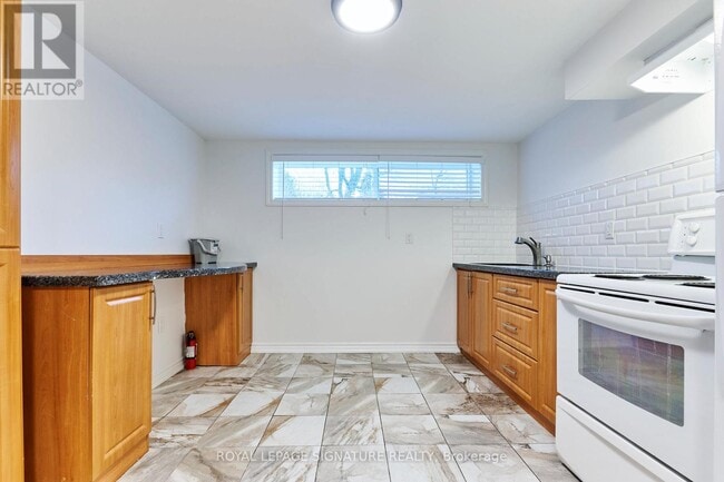 Building Photo - 43 Meadowacres Dr