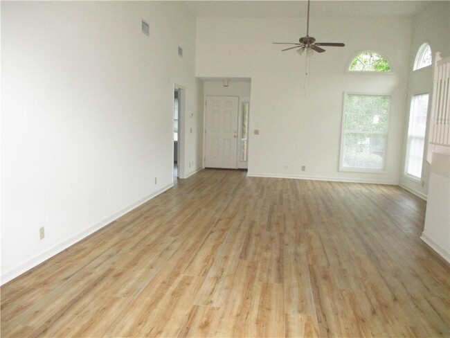 Building Photo - 112 Grand Oaks Ln
