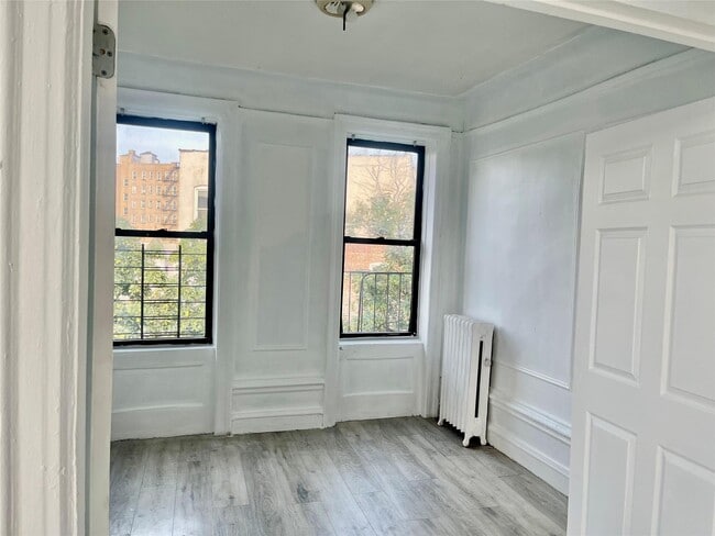 Building Photo - 3064 Albany Crescent