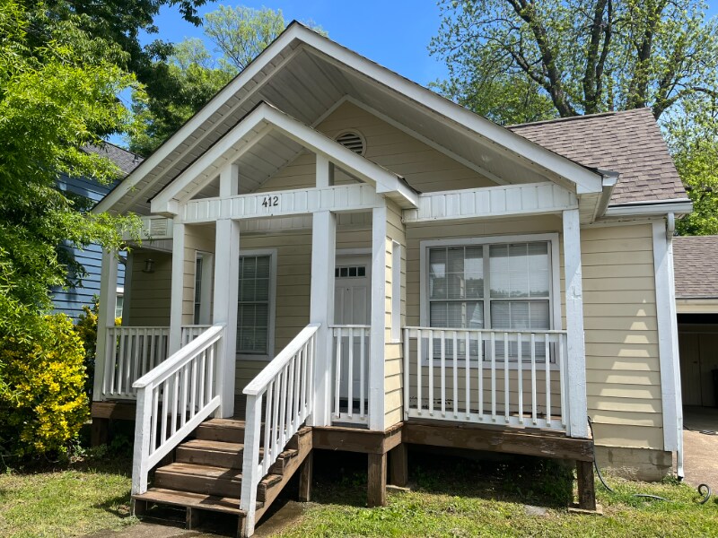 Primary Photo - 412 Roberts St