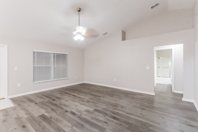 Building Photo - 7661 Canterbury Cir