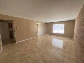 Building Photo - 1612 Sam Houston Dr