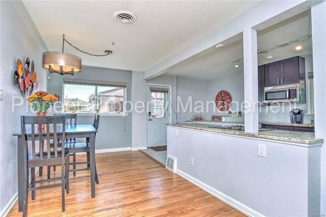 Foto del edificio - Custom Home just Blocks From City Park!