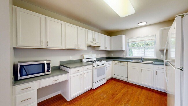 Building Photo - 3120 Promenade Cir