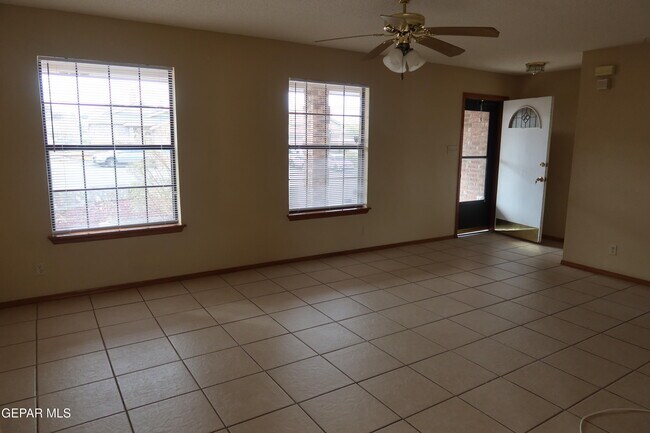 Foto del edificio - 1137 W Bend Ln