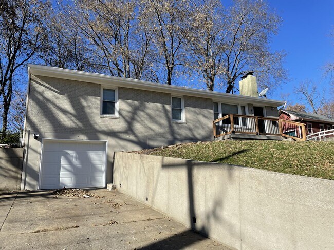 Building Photo - 420 N Lightburne St