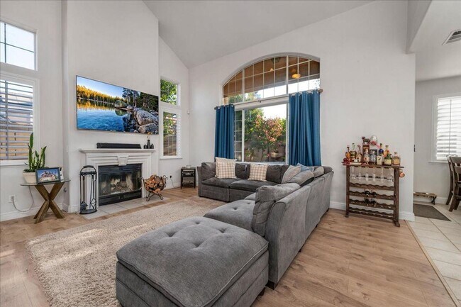 Foto del edificio - Beautiful North Clovis 3/2.5 Home in Gated Community