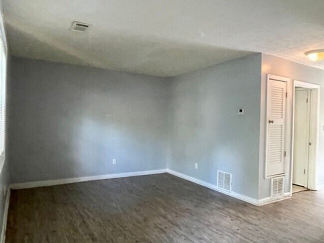 Foto del edificio - 2 bedroom townhouse