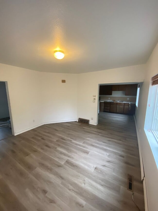 Building Photo - JAK Duplex