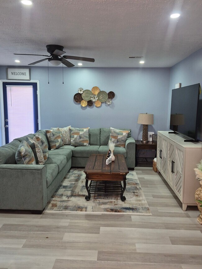 Foto del edificio - 719 Hedgelawn Way
