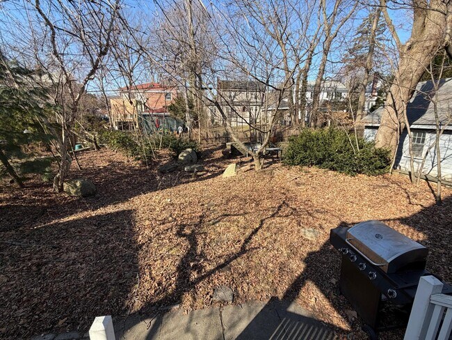 Foto del edificio - 200 Larch Rd