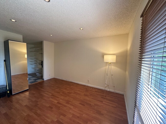 Foto del edificio - 781 N. Fair Oaks Ave.
