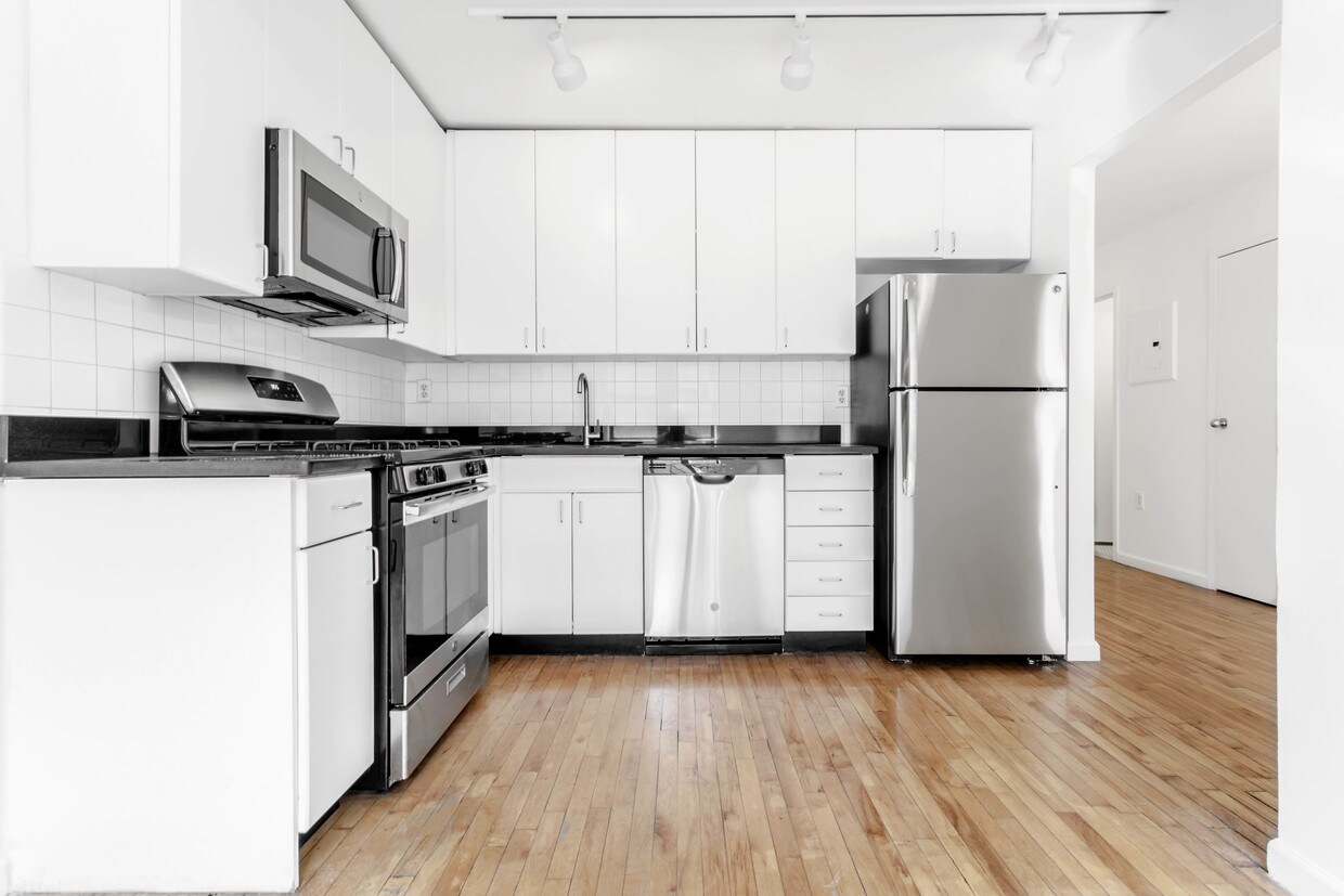 Primary Photo - 190 E 7th St