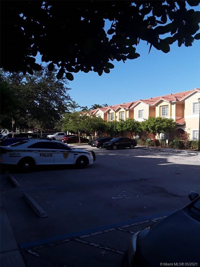 Foto del edificio - 5922 Riverside Ave