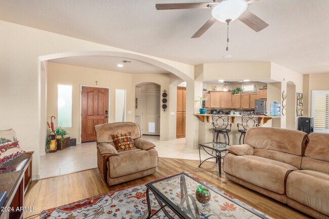 Foto del edificio - 175 W Rock Creek Pl