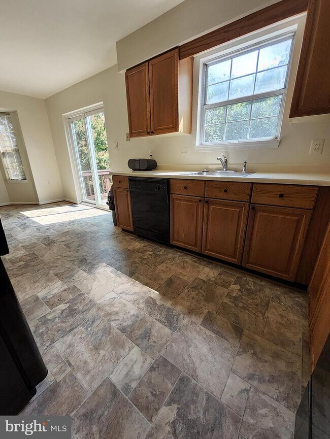 Building Photo - 7801 Brookview Ct