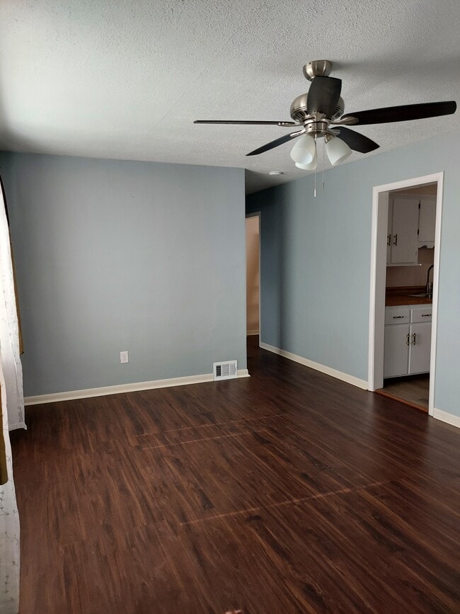 Living Room - 202 Renrose Ave