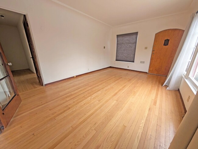 Foto del edificio - 826 Maltman Ave