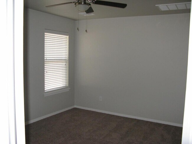 Foto del edificio - 11721 Surrey Hills Blvd, Yukon, OK. 73099