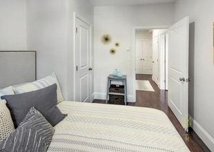 Building Photo - 28 Clearway St