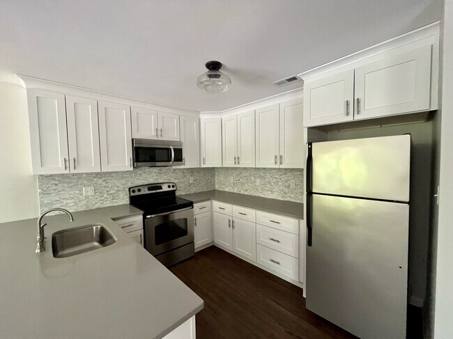 Foto del edificio - 132 Manhattan Ct