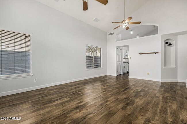 Foto del edificio - 3051 E Millbrae Ln