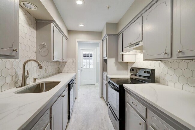 Foto del edificio - 1818 Country Village Blvd