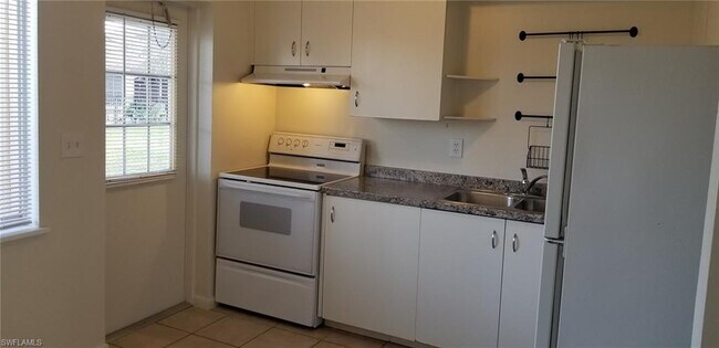 Building Photo - 4613 SW 8th Pl