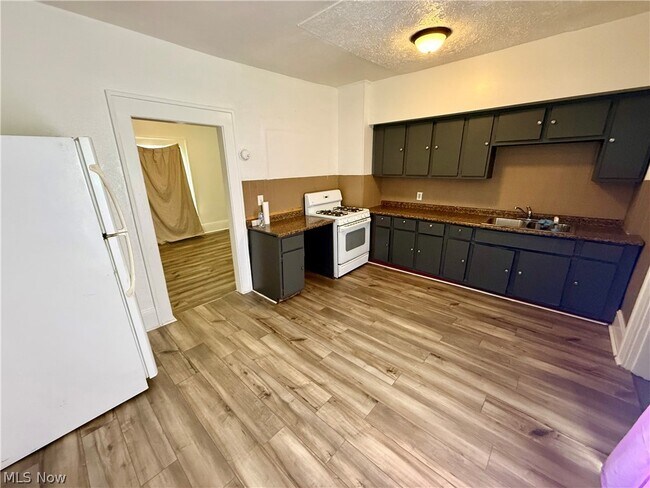 Foto del edificio - 895 Beardsley St