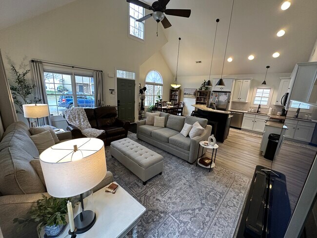 Foto del edificio - 521 Capstone Dr