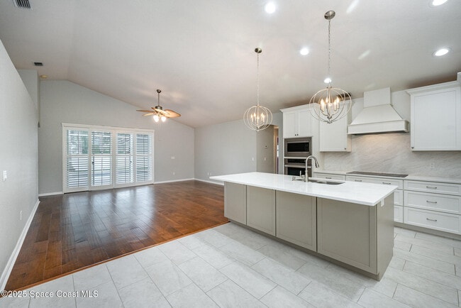 Building Photo - 776 Carriage Hill Rd