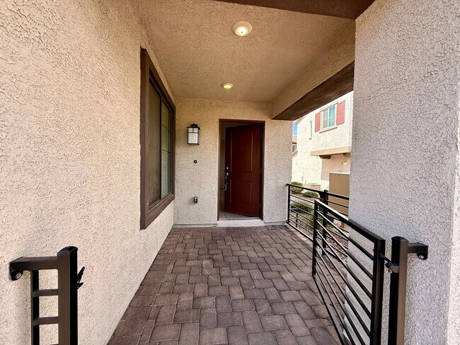 Building Photo - 3 BED 2.5 BATH 2 CAR GARAGE TOWNHOUSE w/ L...