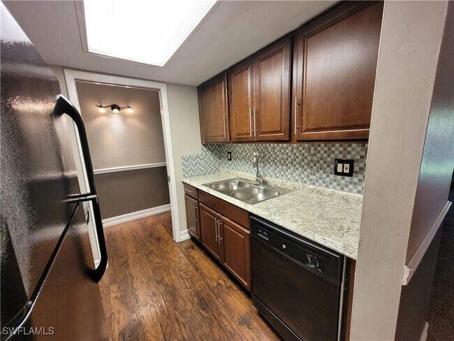 Building Photo - 2366 E Mall Dr
