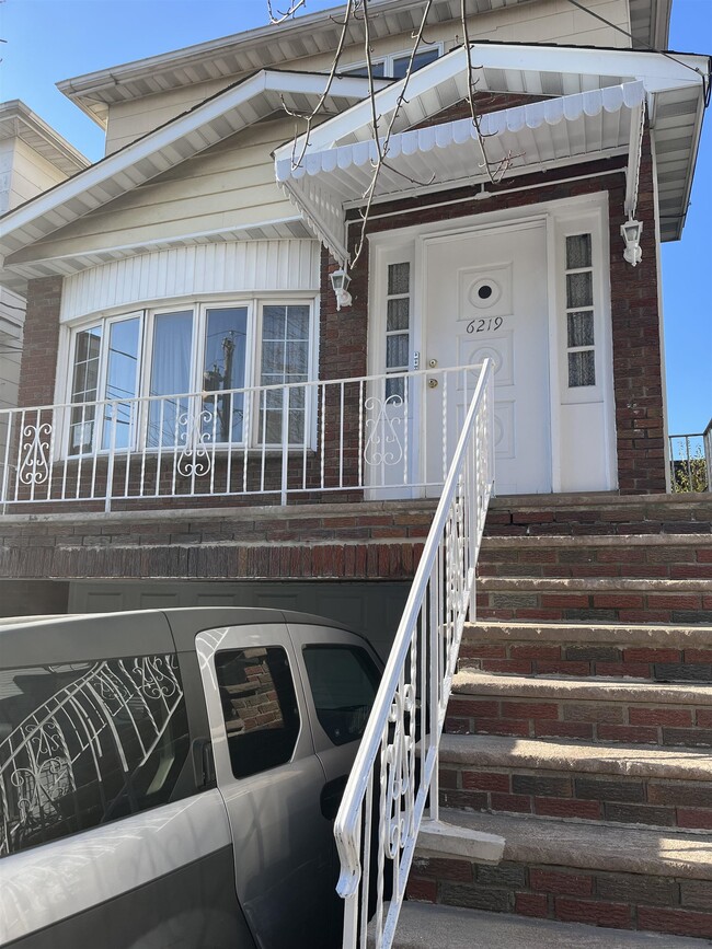 Building Photo - 6219 Polk St