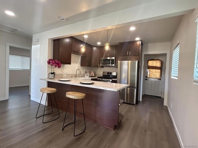 Building Photo - 3590 Madison Ave