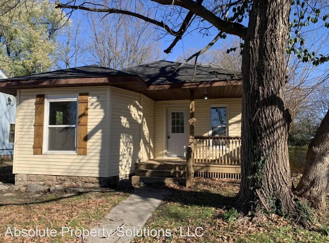Primary Photo - 3 br, 2 bath House - 2046 N Campbell Ave