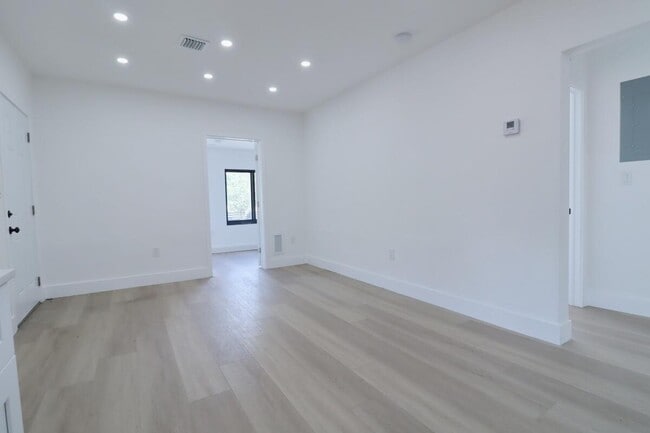 Foto del edificio - 3040 NW 13th Ave